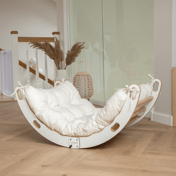 MAMOI® Arrampicata per bambini in legno naturale, Dondolo triangolo, Altalena da casa interno, Parete arco montessori a partire da 1 anno 2/3 anni